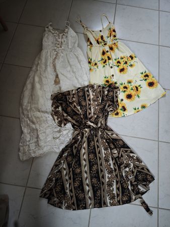 Kleiderpaket Grösse S : 3 Kleider