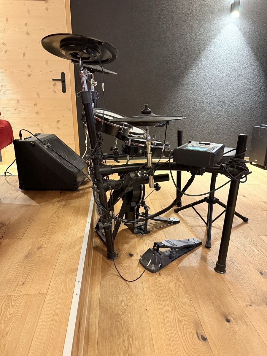 Strumenti musicali: Schlagzeug , E Drum – Usato da Affoltern BE venduto da _Kaeser_ 1