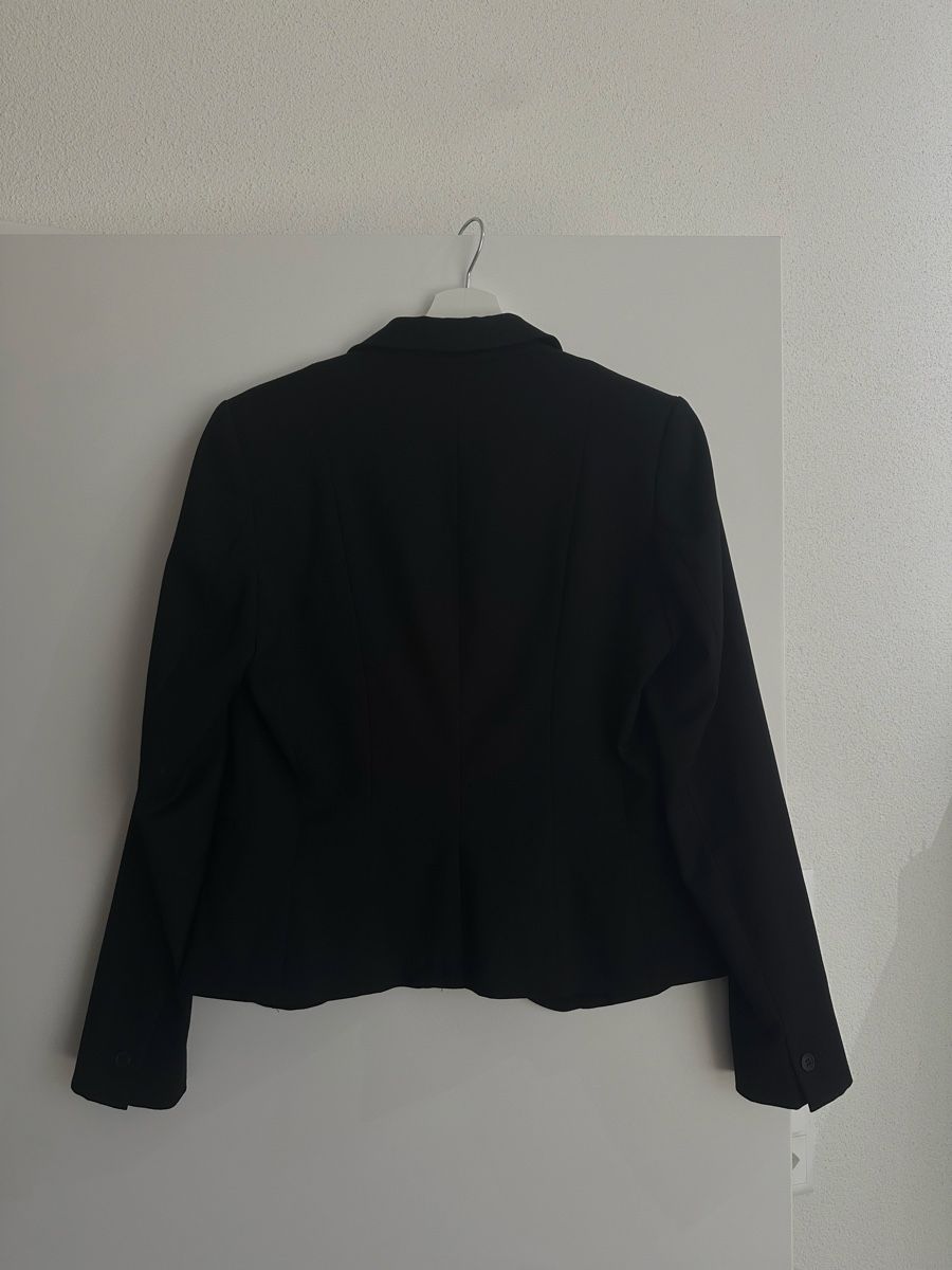 H&M Jacken: Schwarzer Blazer von H&M, Grösse 40 – Gebraucht aus Emmenbrücke von MNE98 1