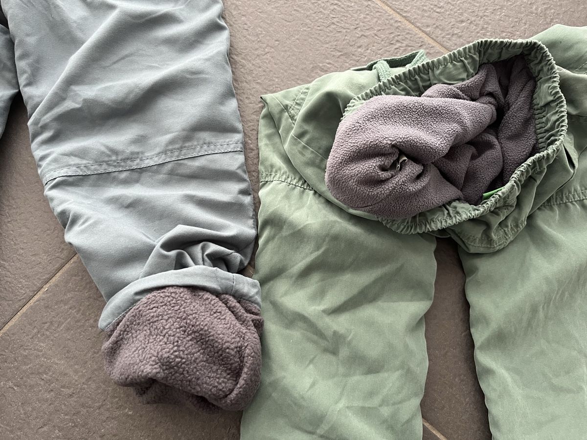 Kleiderpakete & -sets: 2 gefütterte Stoffhosen Gr. 128 – Gebraucht aus Rottenschwil von gle81 2