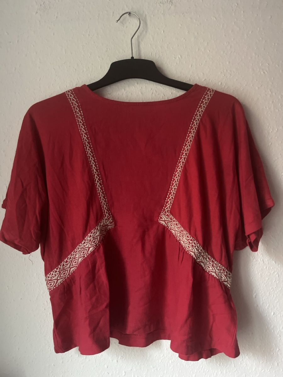 Mango Tops: Top Mango rouge brodé, taille XS – Gebraucht aus Genève von y517390