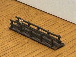 L2202: Fussgängerbrücke mit Figur (Spur N)