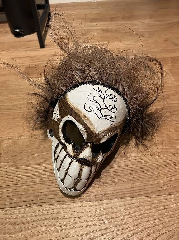 Maschere: Masque crâne artisanal dIndonésie – Usato da La Chaux-de-Fonds venduto da ell_q58k