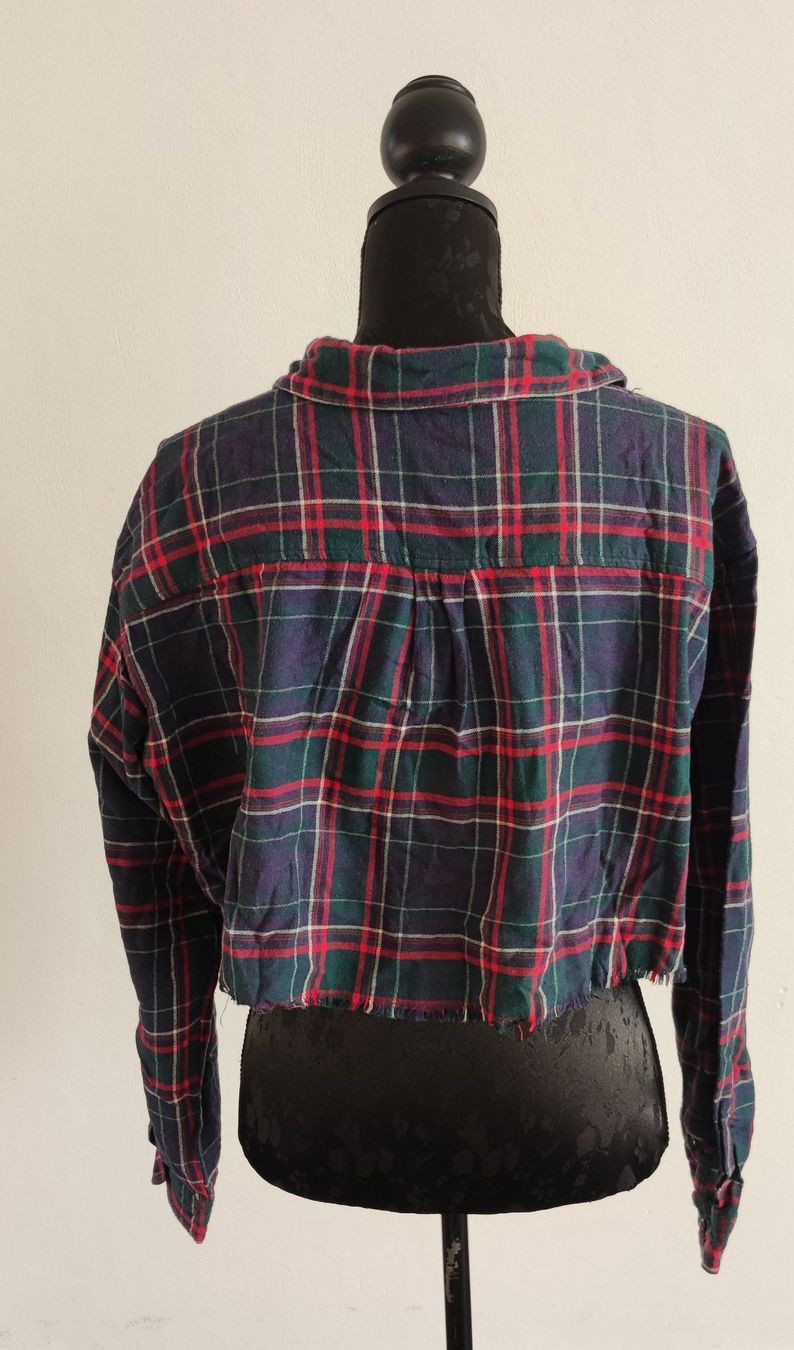 Camicette: Chemise crop top – Usato da Riaz venduto da cam_x5xs 5