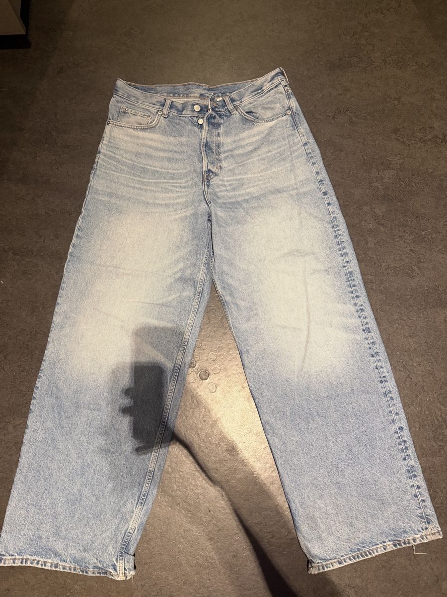 Jeans: weekday astro jeans light blue – Gebraucht aus Hünenberg See von broglisvintage