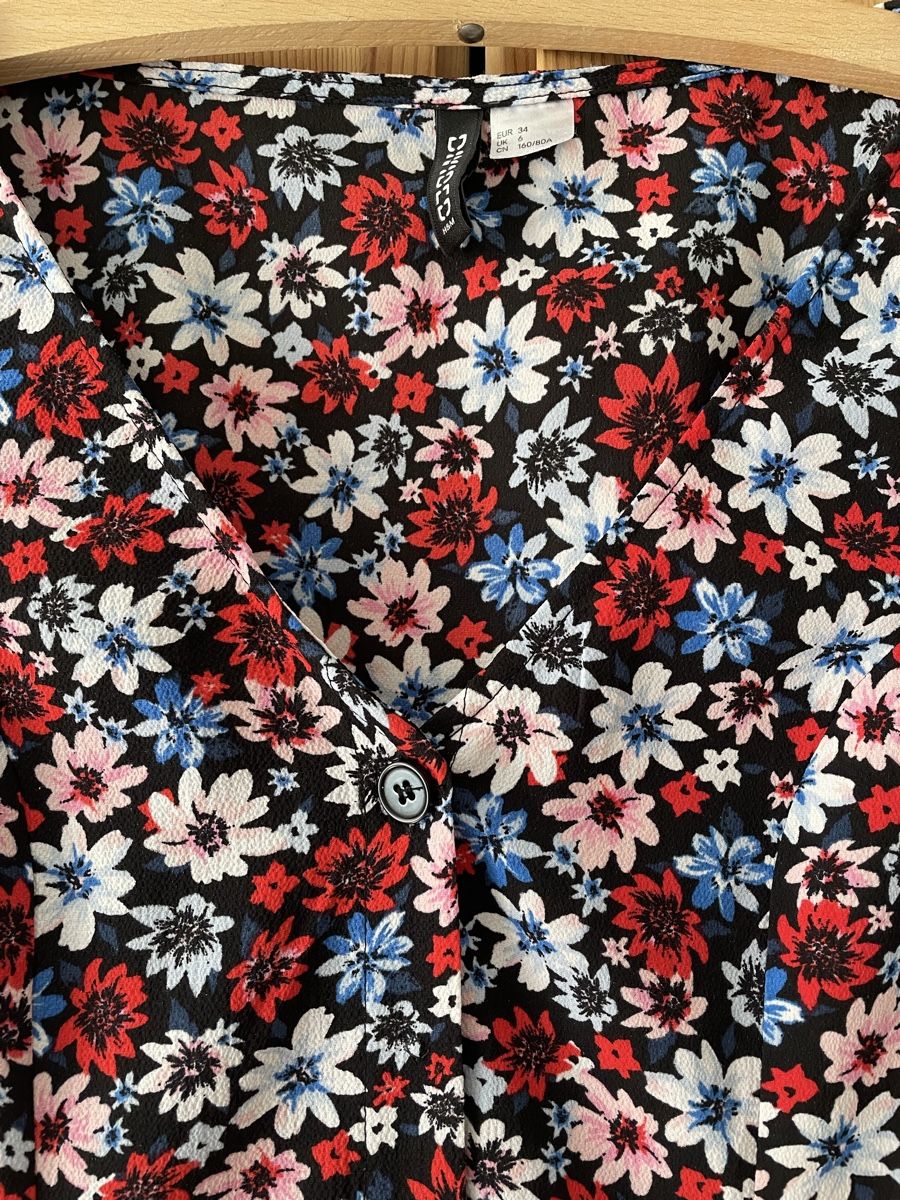 H&M Kleider: Blumiges Sommerkleid (midi) – Gebraucht aus Zürich von jasminahelena 1