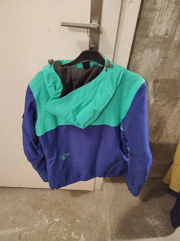 Jacken: Frauen Snowboardjacke – Gebraucht aus Zürich von barbara063 1