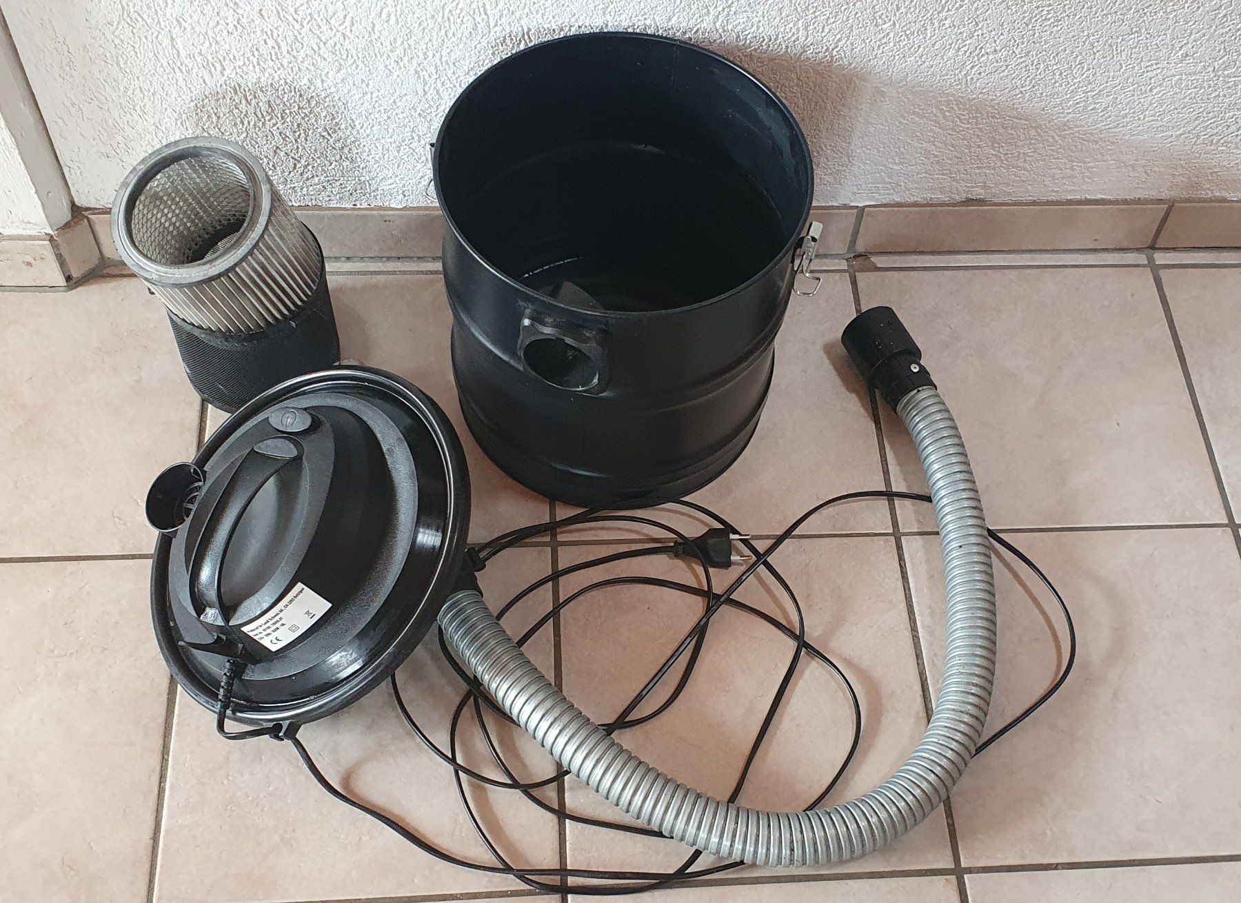 Aspirapolveri & Accessori: Aschestaubsauger – Usato da Wattwil venduto da Dato1 1