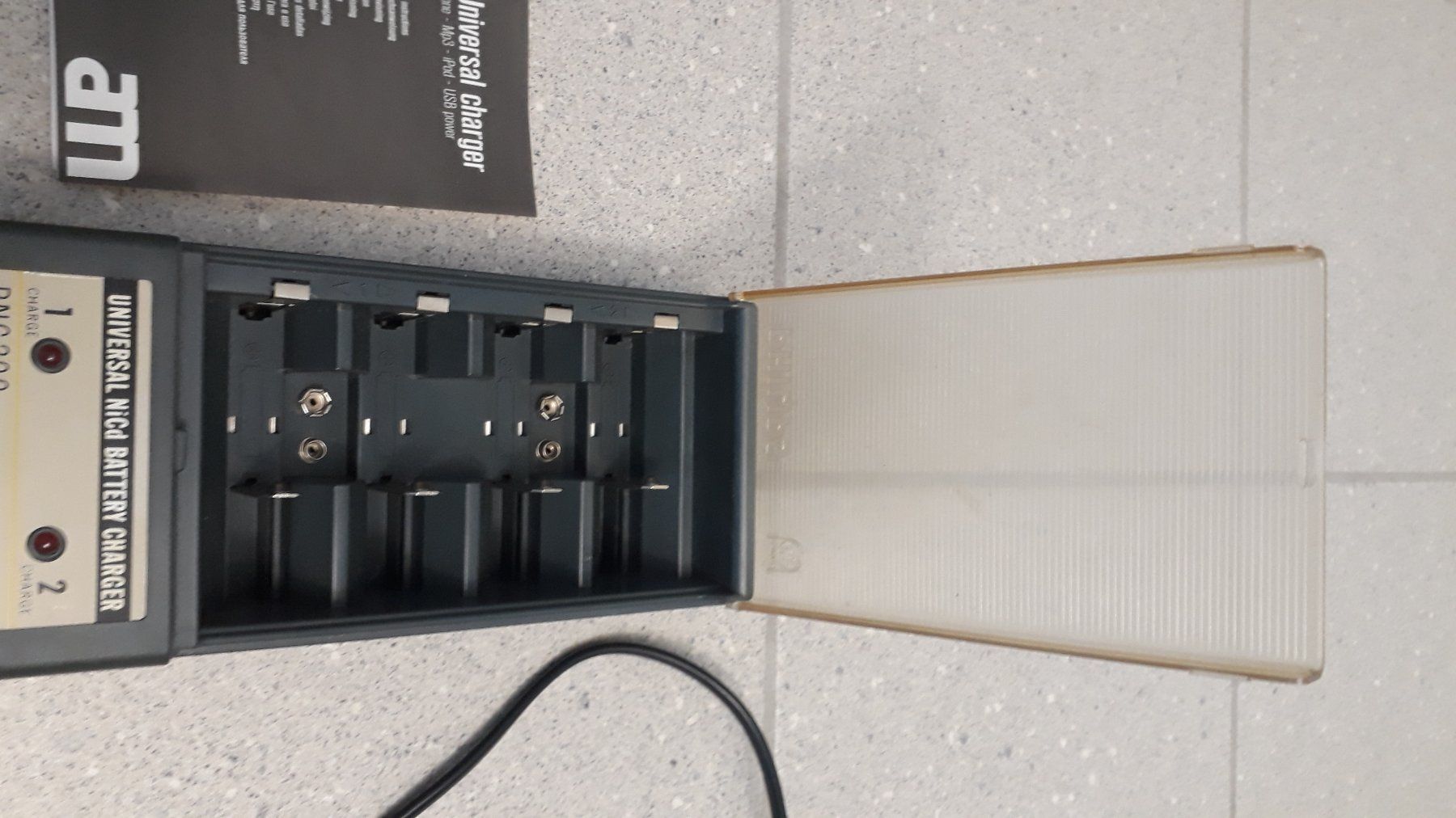 Philips Caricatori & Batterie: PHILIPS Universal NiCd Battery Charger PNC200 – Usato da Stäfa venduto da Supertramp73 2