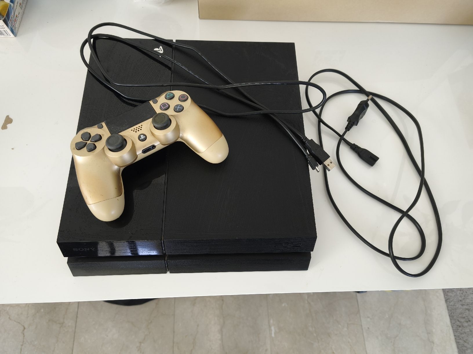 Sony Konsolen: Sony PlayStation 4 Konsole mit Controller und Kabel – Gebraucht aus Wattwil von mir_sty8
