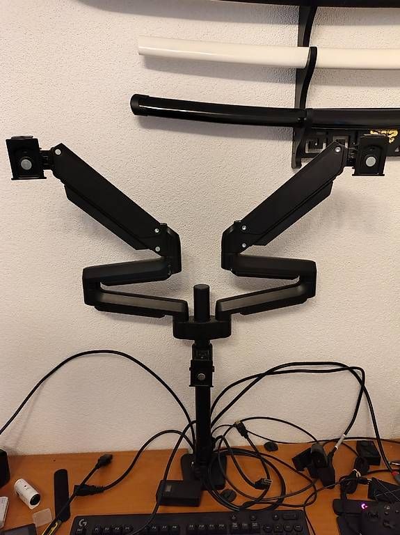Staffa per monitor: Detalco Vesa Tripple Mount – Usato da Ehrendingen venduto da taro98