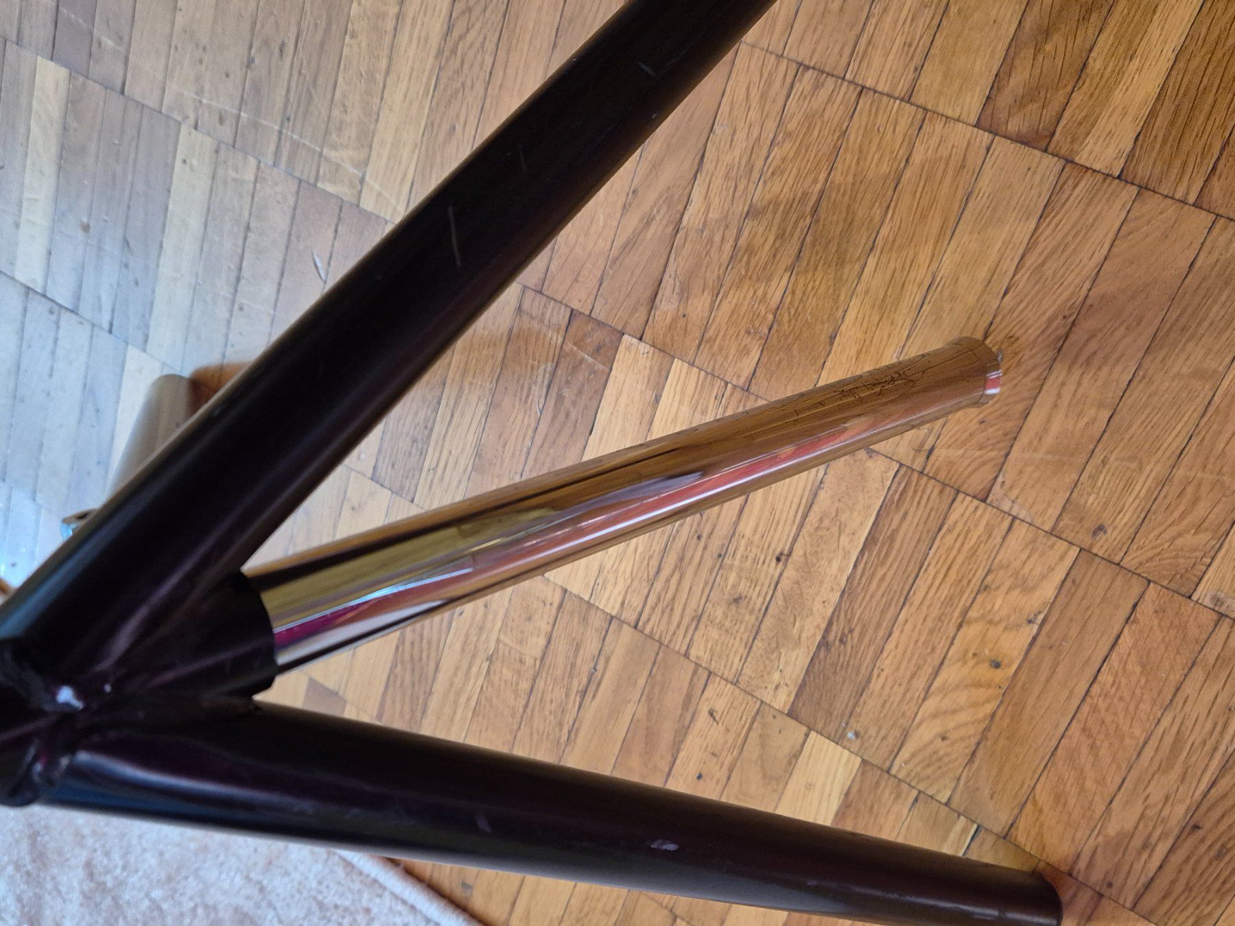 Sgabelli: Tabouret design pliable avec selle de velo – Usato da Monthey venduto da McAuthor 6