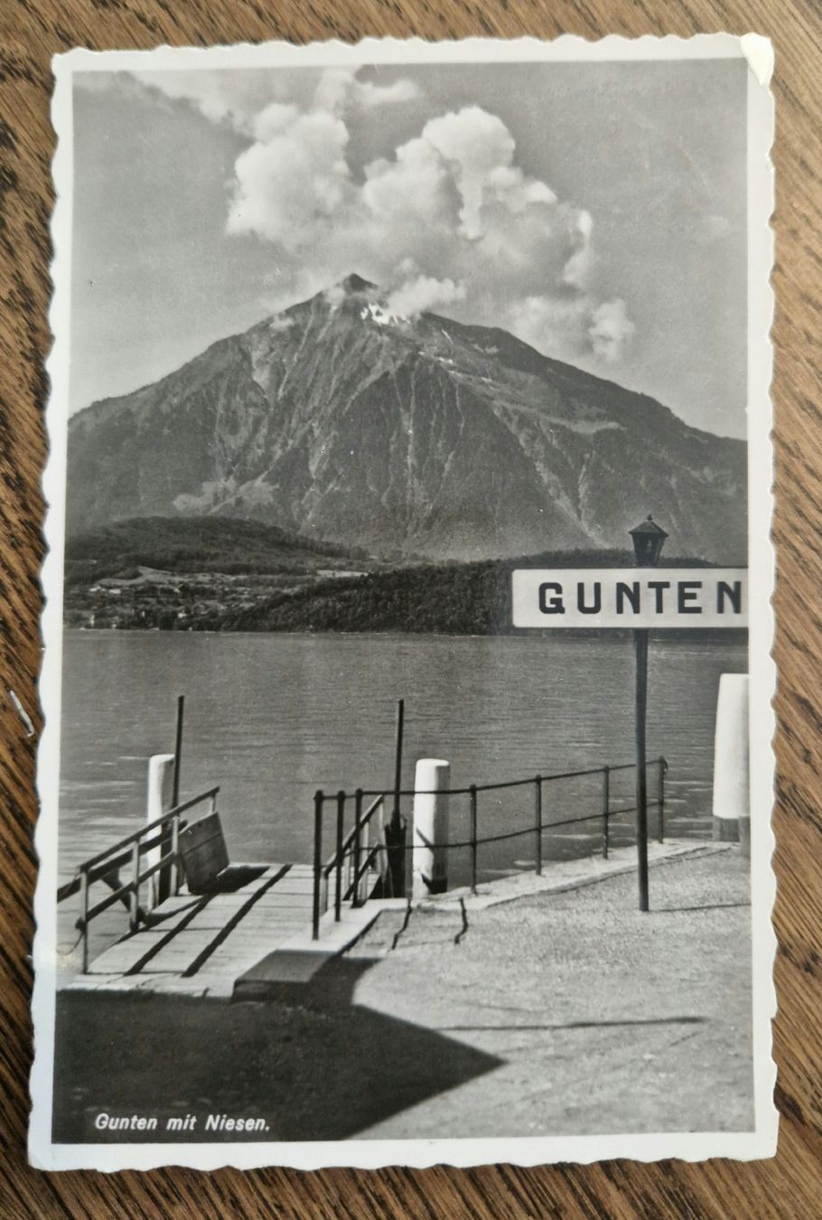 Cartoline postali: Schiffssteg Gunten 1947, Briefmake Lokomotive – Usato da Ebikon venduto da Donar50