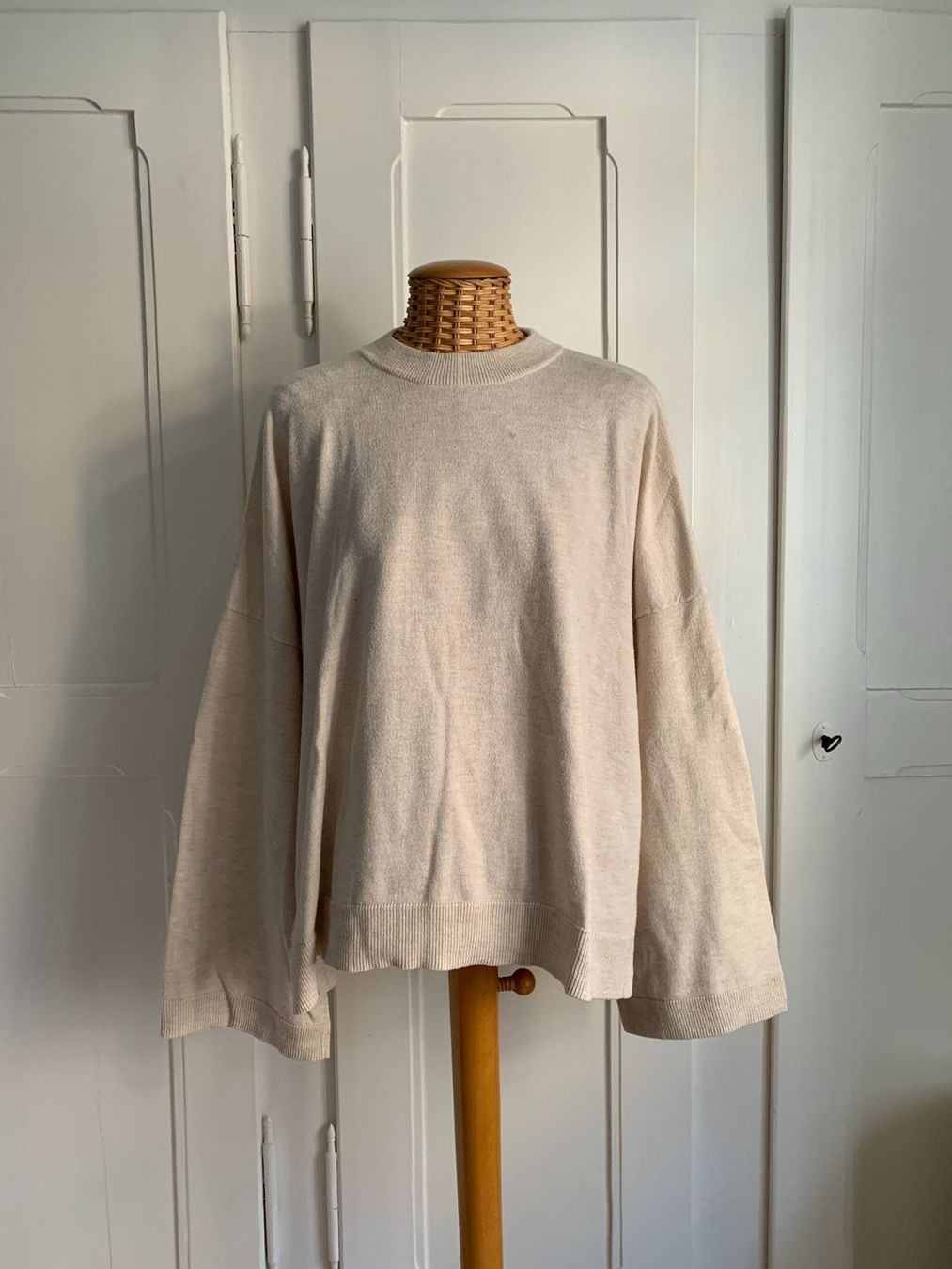 Maglioni & Felpe: Feinstrick Pullover beige oversized - L – Usato da Zürich venduto da Diazaio
