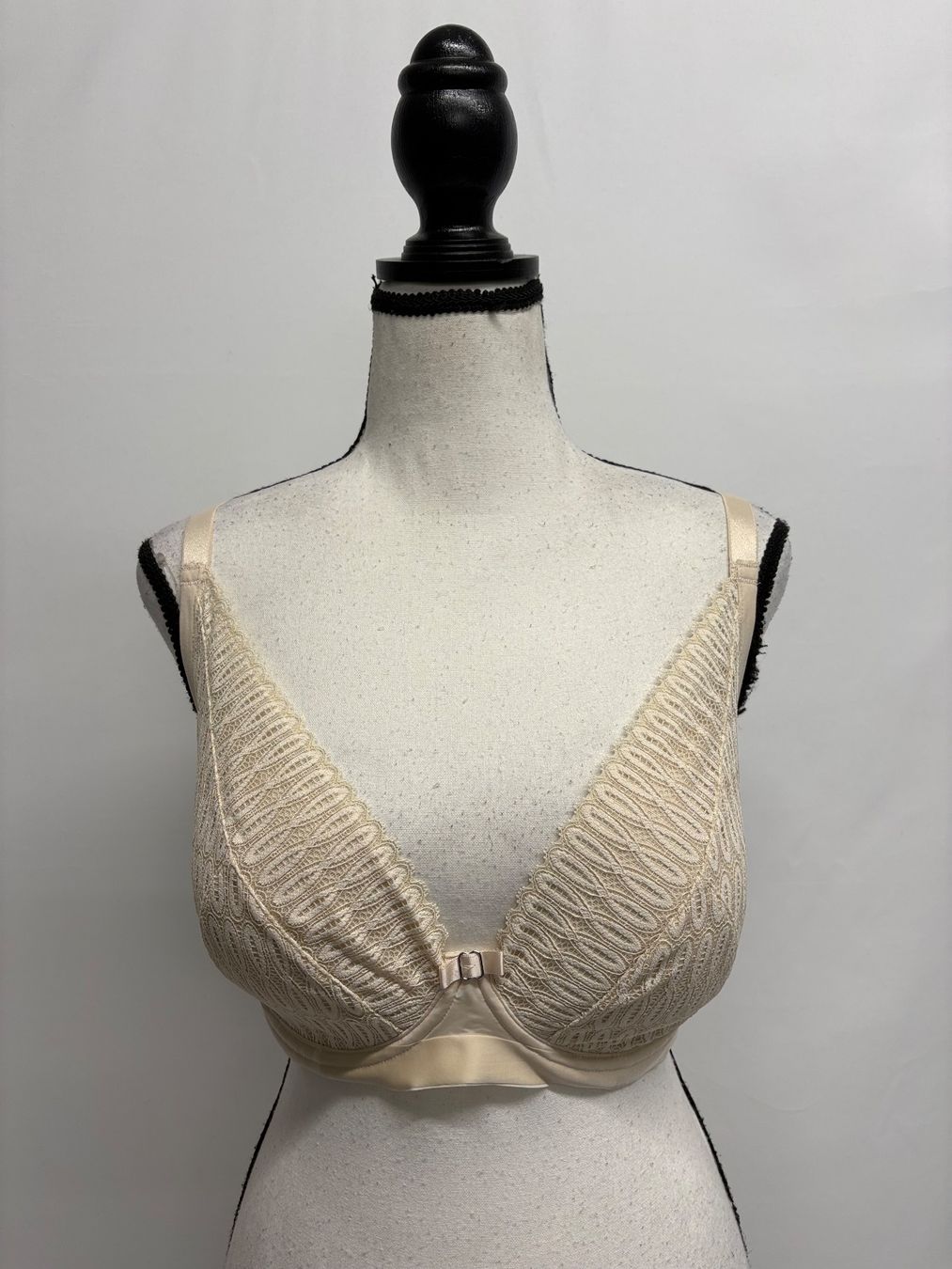Triumph Altra biancheria intima: Triumph BH mit Spitze Aura Spotlight 75F nude – Nuovo (secondo la descrizione) da Regensdorf venduto da secondchancefashion 1