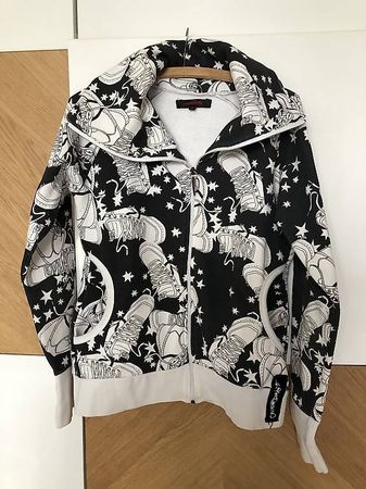 Veste à capuche stylée imprimé baskets et étoiles - taille M