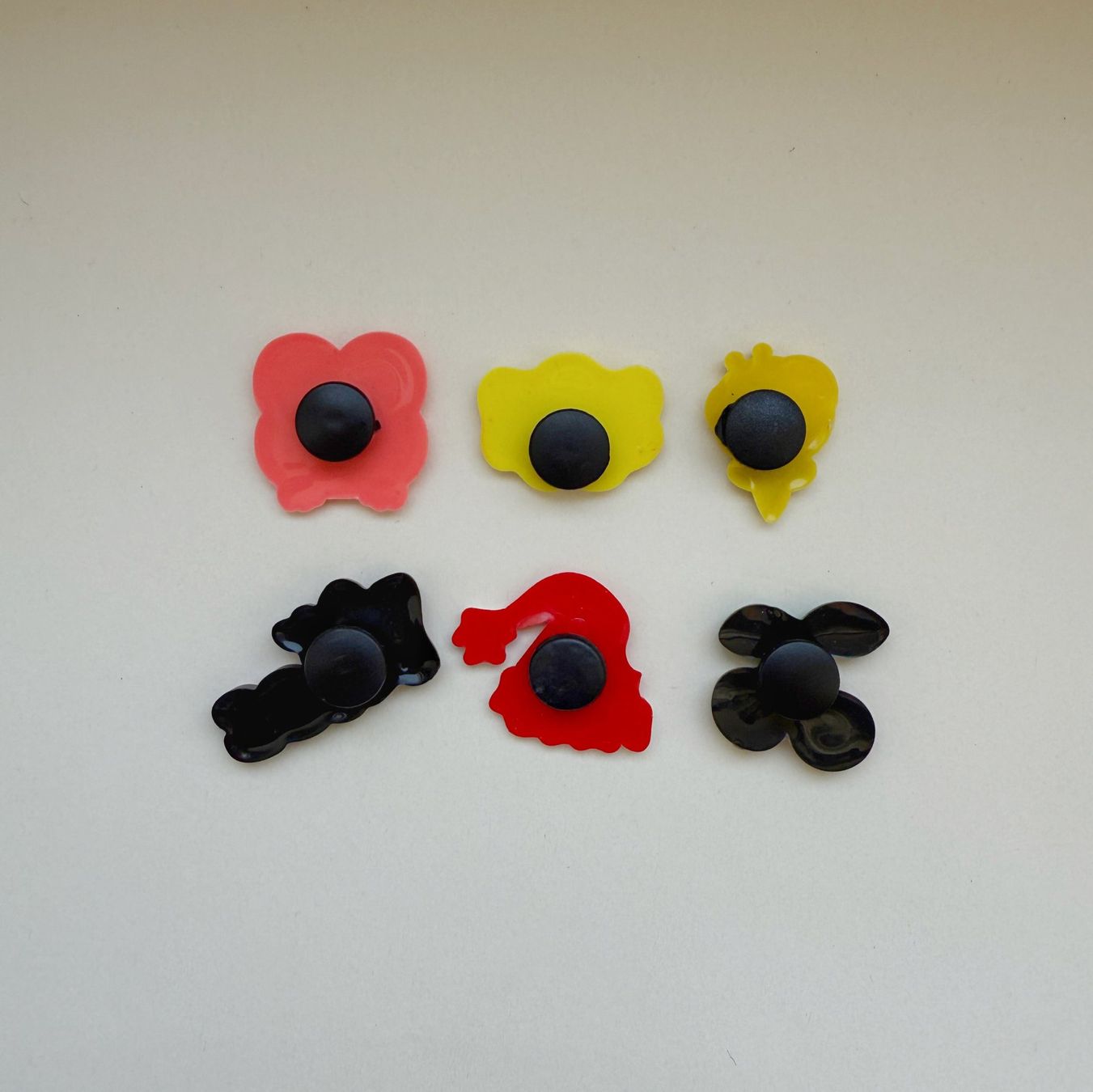 Spille & Fermagli: Charms per scarpe Crocs, set da 6 pezzi – Nuovo (secondo la descrizione) da Bioggio venduto da oxanacas 1