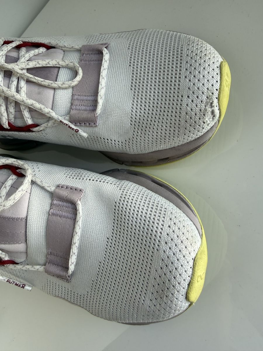 On Damenschuhe: On running Cloudnova 40.5 – Defekt aus Châtelaine von Veradat 2