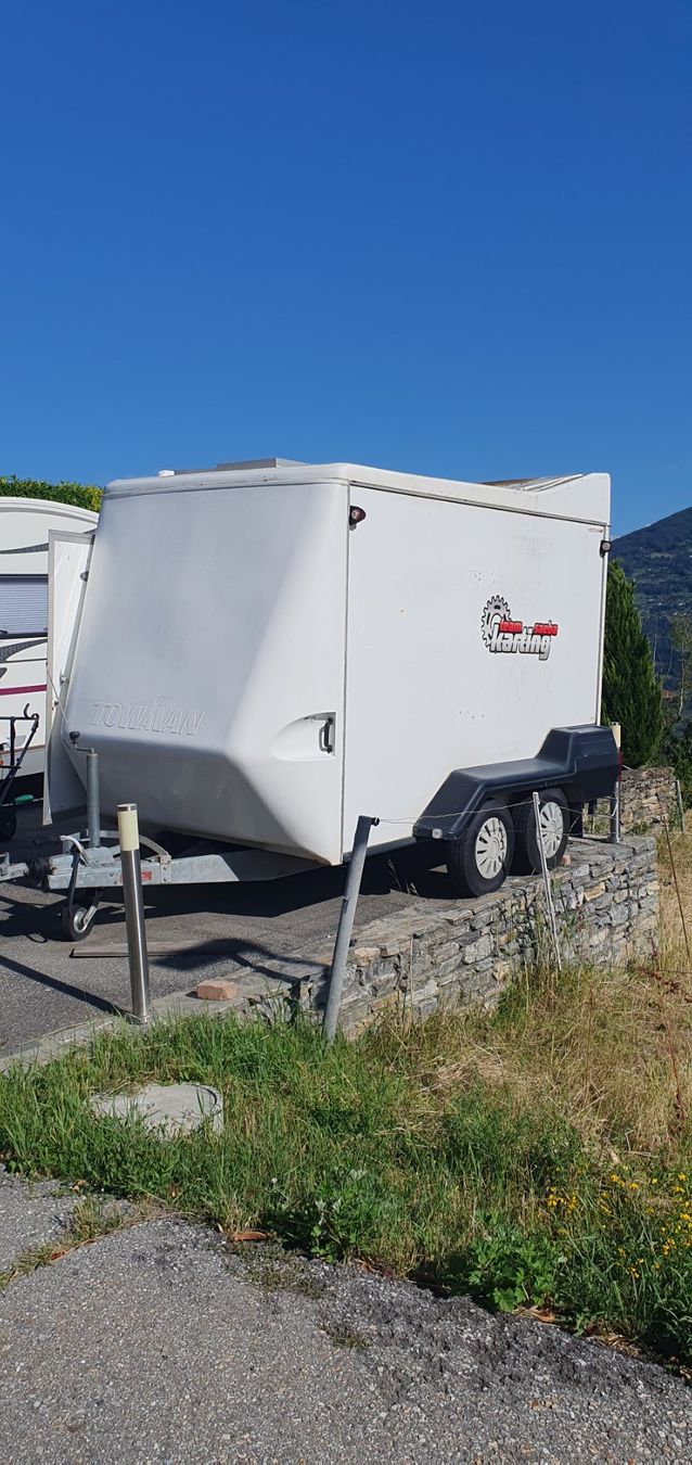Rimorchi: 1999 Tow A VAN fermée avec store et porte d'accès – Usato da Savièse venduto da Mekpy 1