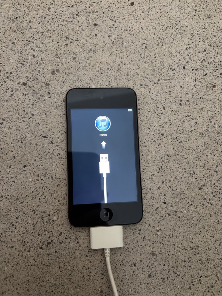 Apple Lettore multimediale portatile: Apple iPod Touch 4. Generation, guter Zustand – Usato da Stäfa venduto da tigeratti 1