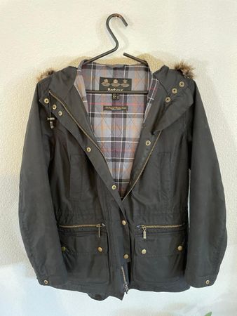 Barbour Jacke Damen EU Grösse 36, schwarz gefüttert Zustand 