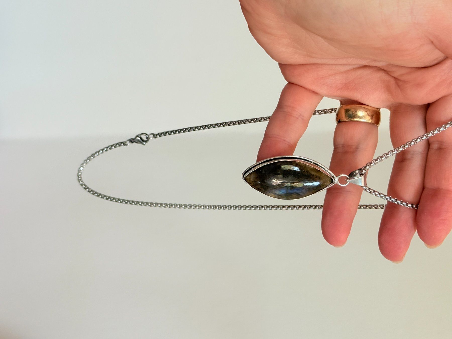 Colliers: Labradorite necklace – Neuf avec emballage d'origine à Genève par AGBERG 3