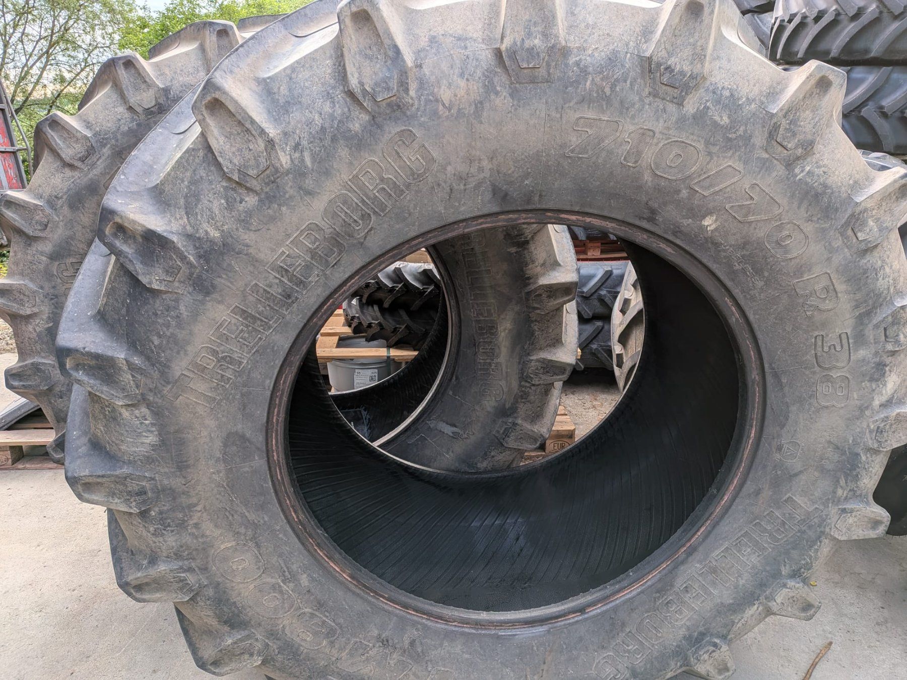 Pneus & Kompletträder: 2 Reifen Trelleborg 710/70R38 von Fendt – Gebraucht aus Grasswil von LMG 1