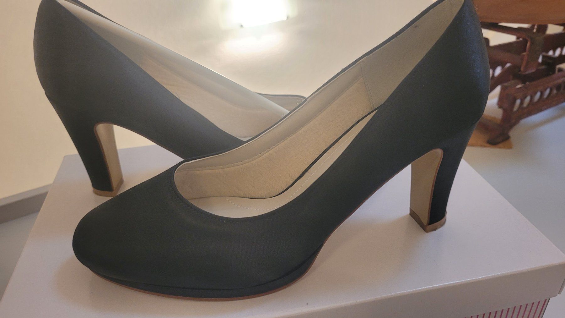 Scarpe da donna: Schuhe Gr 37 – Usato da Herznach venduto da raycecile