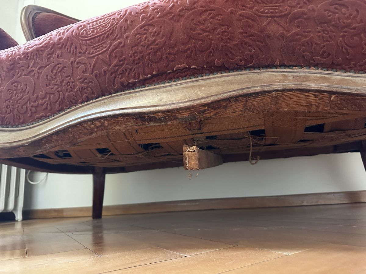 Sofas: Antikes Sofa, bordeauxrot, (defekt) – Défectueux à Winterthur par Philipponthenet83 2