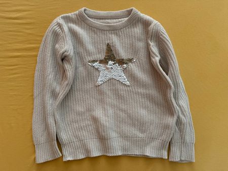 Hübscher Pulli mit wendbarem Pailletten-Stern, Gr. 122/128