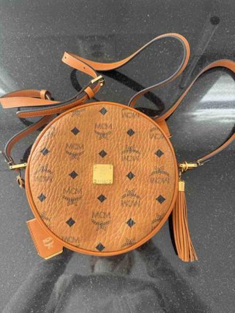 MCM Umhängetasche rund Visetos cognac neuwertig