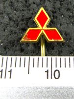 MITSUBISHI AUTO LOGO GEPRÄGT GOLDIG ANSTECKNADEL FEIN-KLEIN
