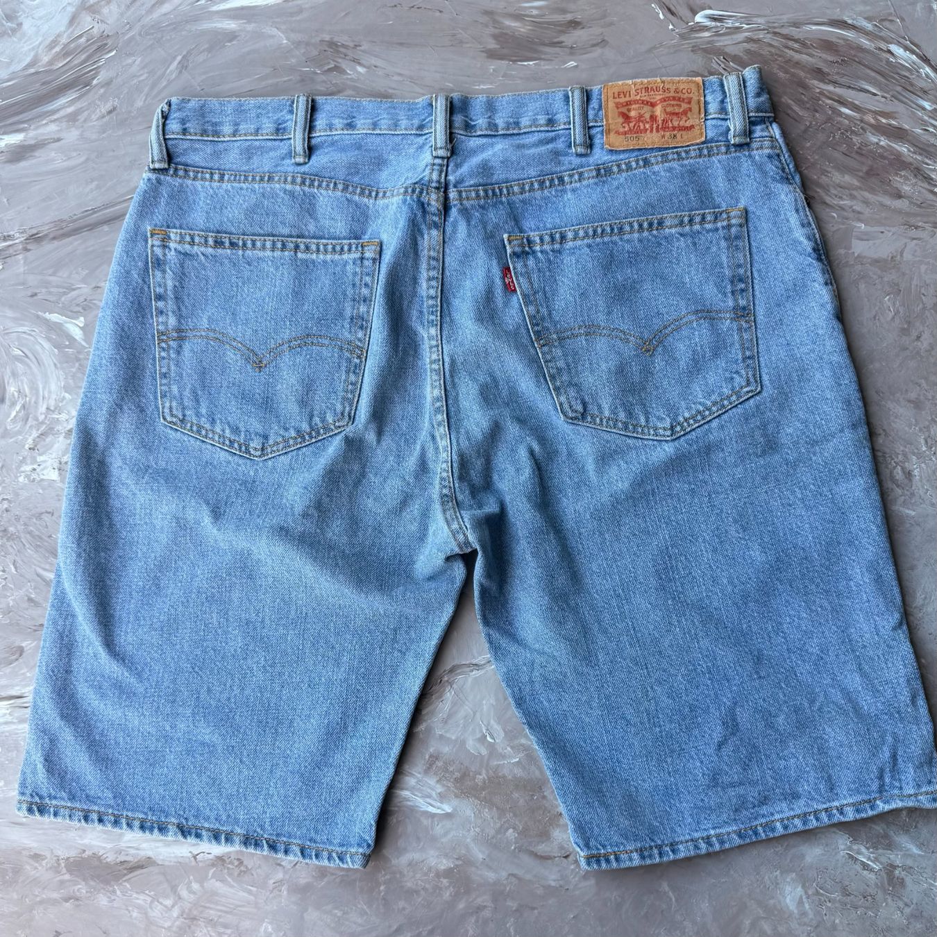 Levi's Jeans: Levi's Classic Blue Denim Shorts – Usato da Thônex venduto da Suisse.Shopping 3