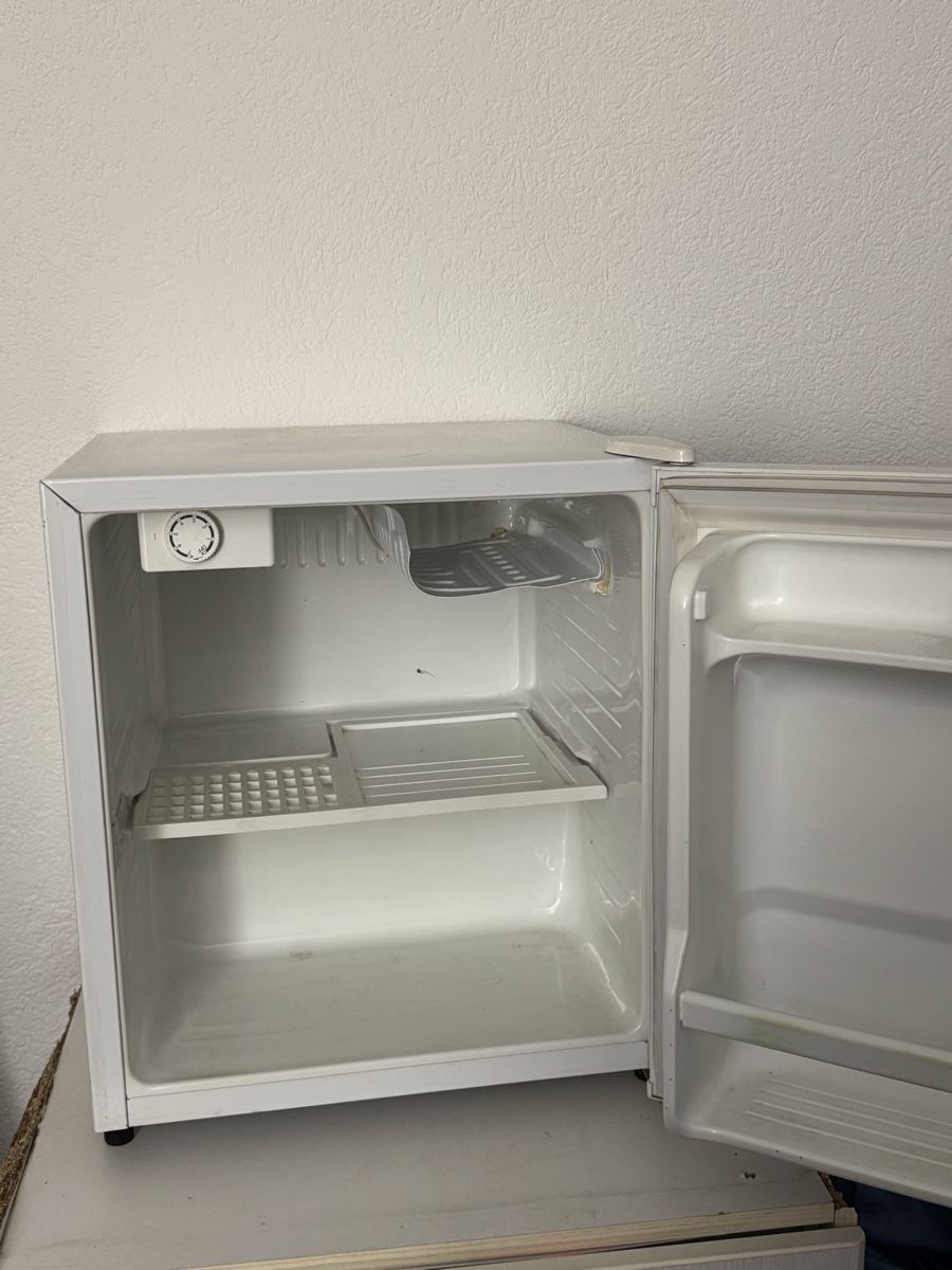 Kühlschrank: Fust Novamatic KS 060.1-Rs4 Mini Fridge White – Gebraucht aus Buttisholz von dio_fpb2