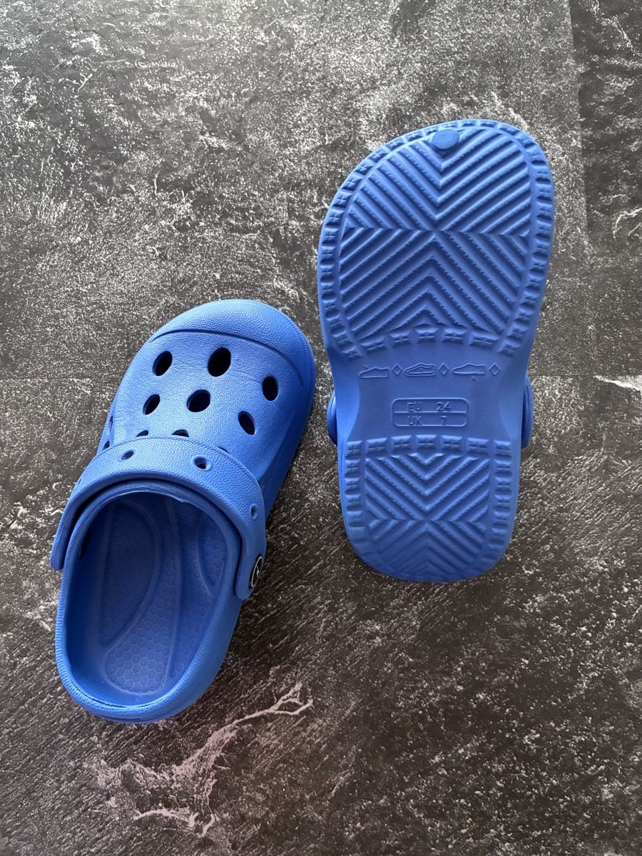 Chaussures garçon: Hausschuhe  – D'occasion à Wiler b.Utzenstorf par Verkauf333