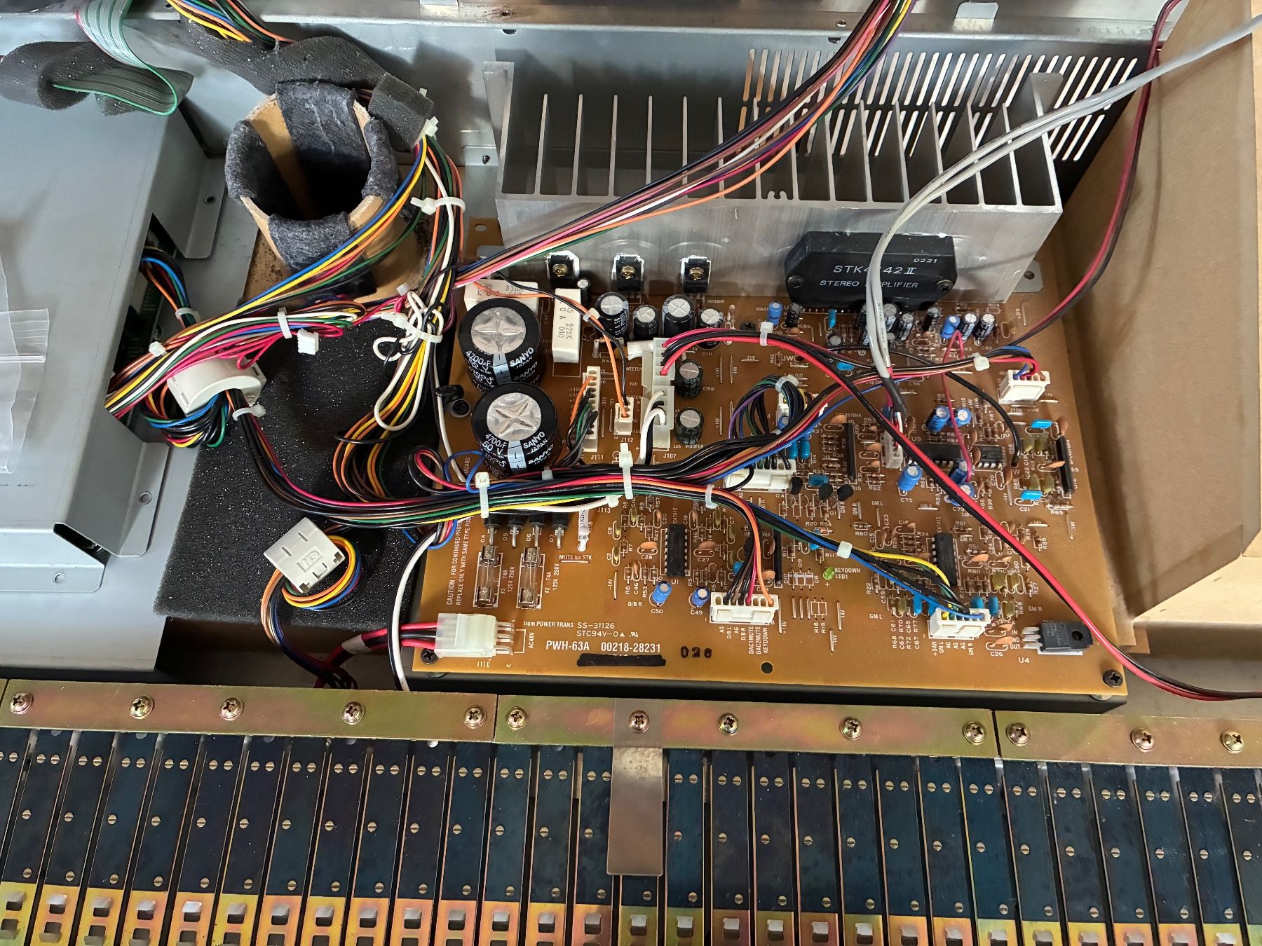 Hammond Musikinstrumente: HAMMOND XE 1, defekt, Mainboard-Fehler – Gebraucht aus Thun von bierigut 8