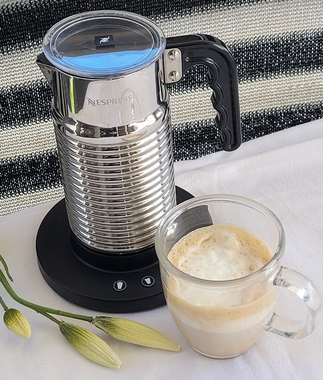 Cooler NESPRESSO AEROCCINO 4 Milchschäumer Modell 4192 (Gebraucht) in