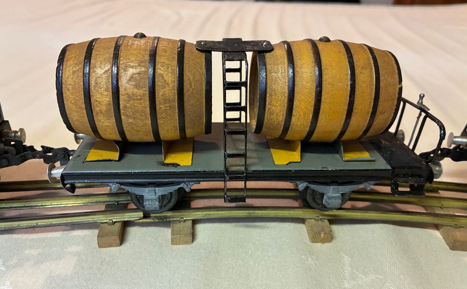 Buco Modellini di ferrovie: Buco Modell Eisenbahnwagen 4 Stk., Spur 0, 32mm – Usato da Uznach venduto da Kas-Fri 6