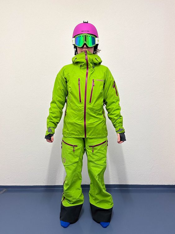 Norrøna SkiSnowboard Anzug inkl. Daunenjacke, Helm... Kaufen auf Ricardo