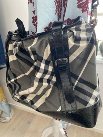 Burberry Handtasche grau schwarz kariert guter Zustand