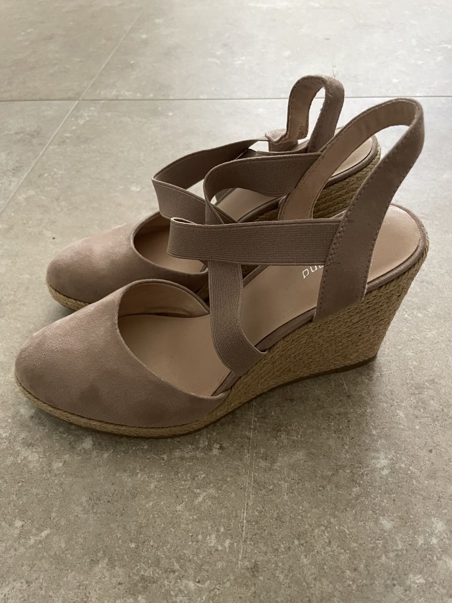 Scarpe da donna: Keilabsatz Sandalen Gr.37 – Usato da Zürich venduto da illuminari