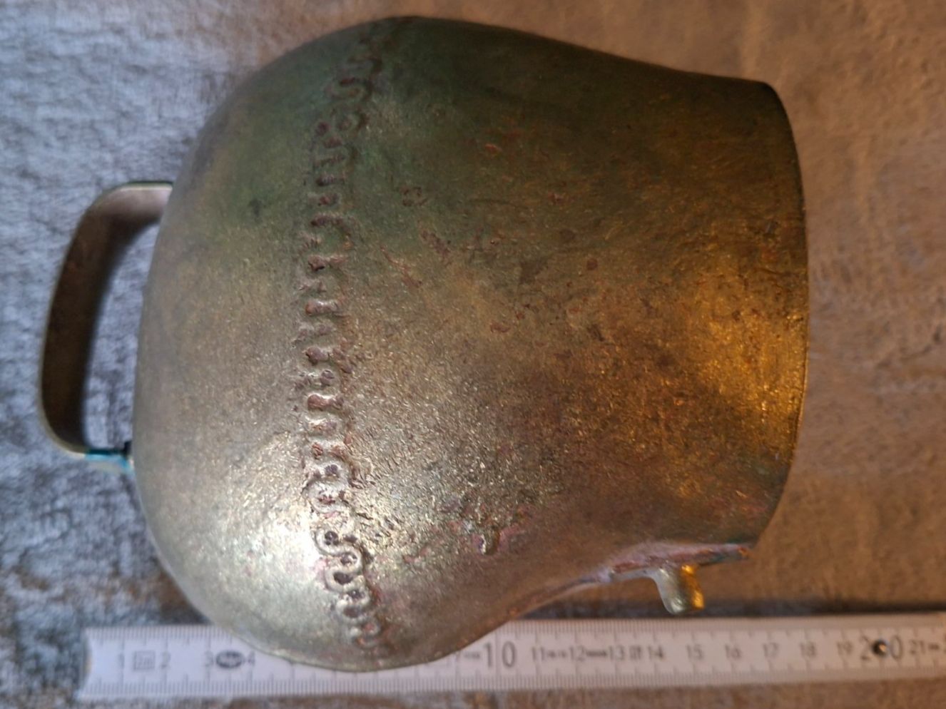 Campanacci mucche: Grössere Kuhglocke, Vintage, Messing mit Klöppel – Usato da Otelfingen venduto da silver-moon 5