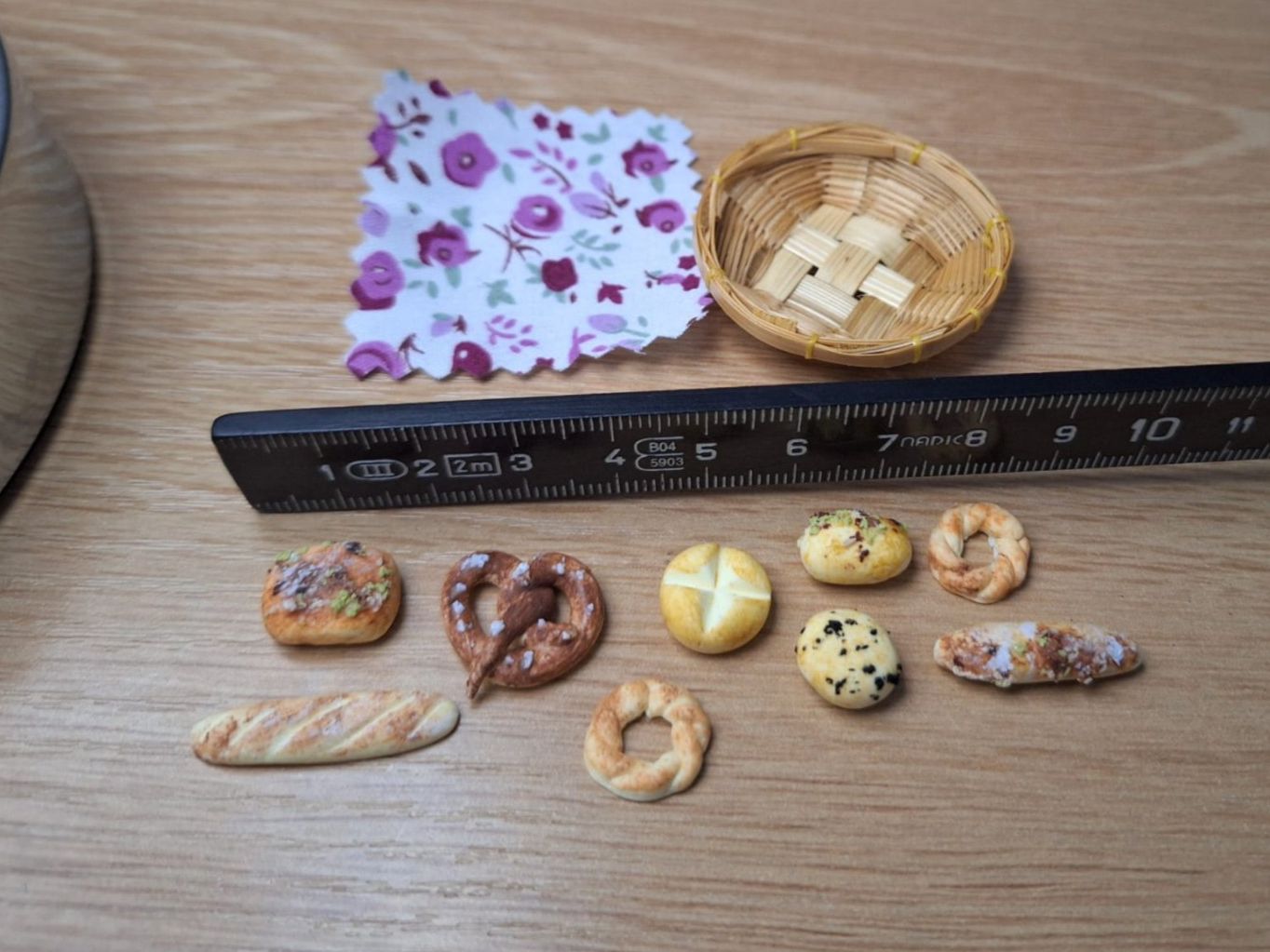 Maisons & Meubles de poupées: Korb mit Handmade Brötli – Neuf (Voir description) à Zürich par HandmadeTinyFood 1