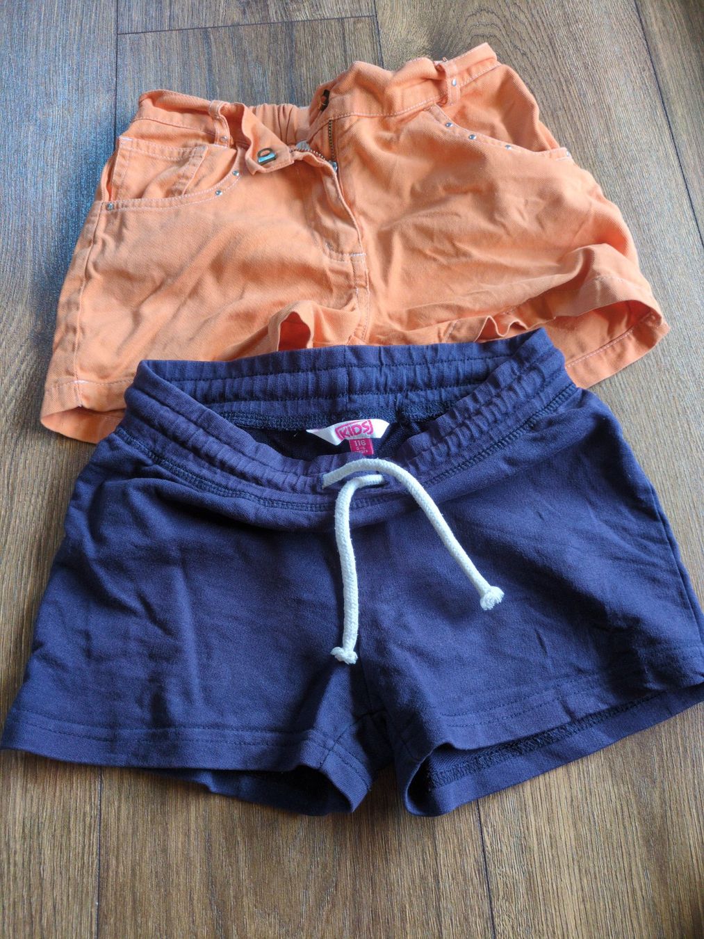 Pantaloni: 2 Kurzhosen Shorts 116 Mädchen – Usato da Fankhaus (Trub) venduto da sun_7677