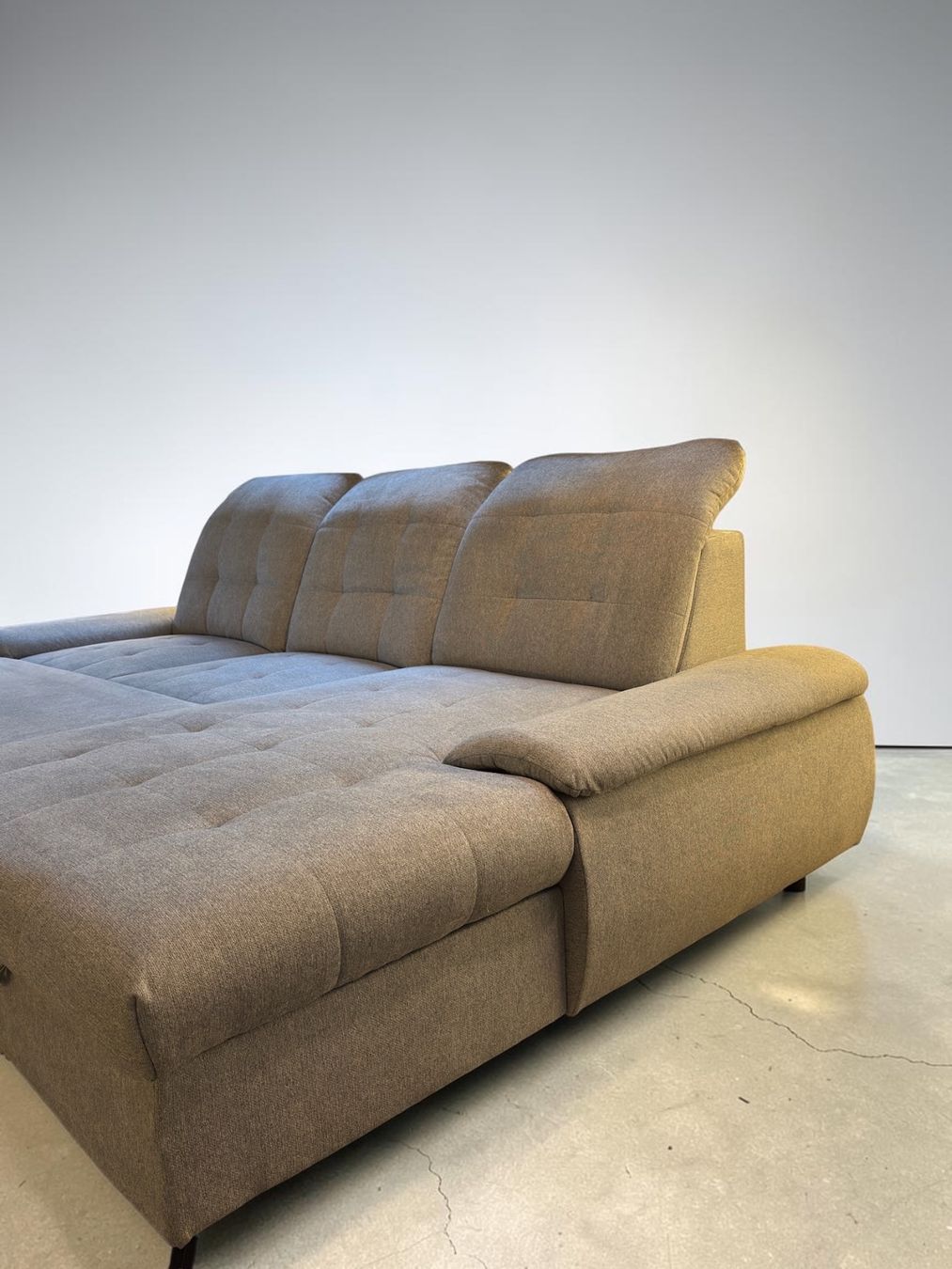 Divani: Ecksofa Grau mit Schlaffunktion Und Stauraum – Usato da Fehraltorf venduto da Sofalab.swiss 1