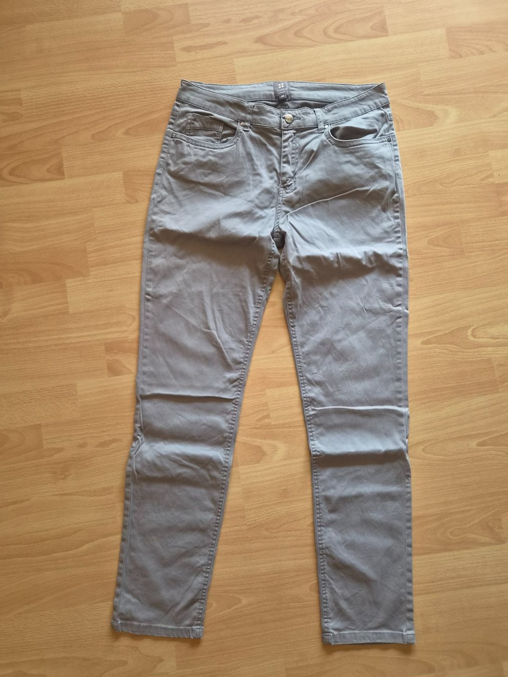 Manor Pantaloni: Manor Damen Jeans Grösse 40 neuwertig hellgrau – Usato da Mumpf venduto da Fabis_Shop