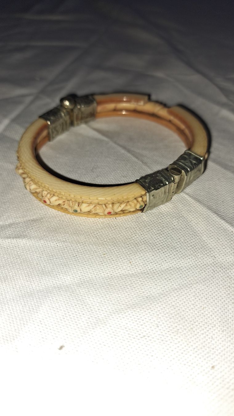 Bracciali & Braccialetti: Vintage Armreif evt.Bone  – Usato da Kölliken venduto da Upcycling-by-Mc-TAM 1