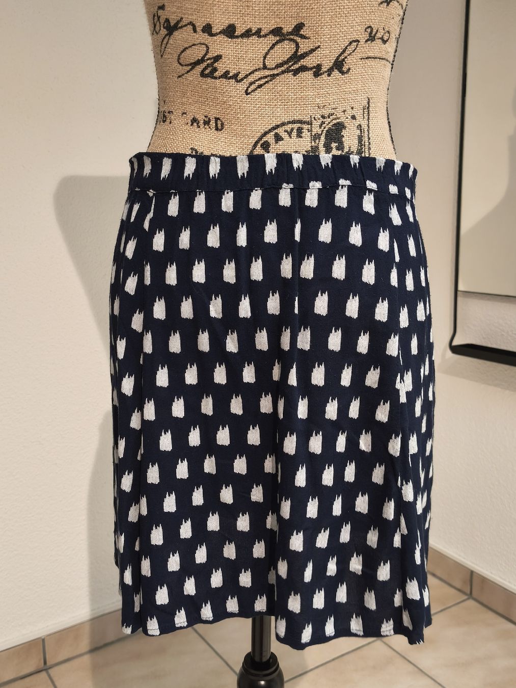 Mango Jupes: Rock Mango dunkelblau gemustert Grösse S neu – D'occasion à Emmetten par SecondhandSiska 2