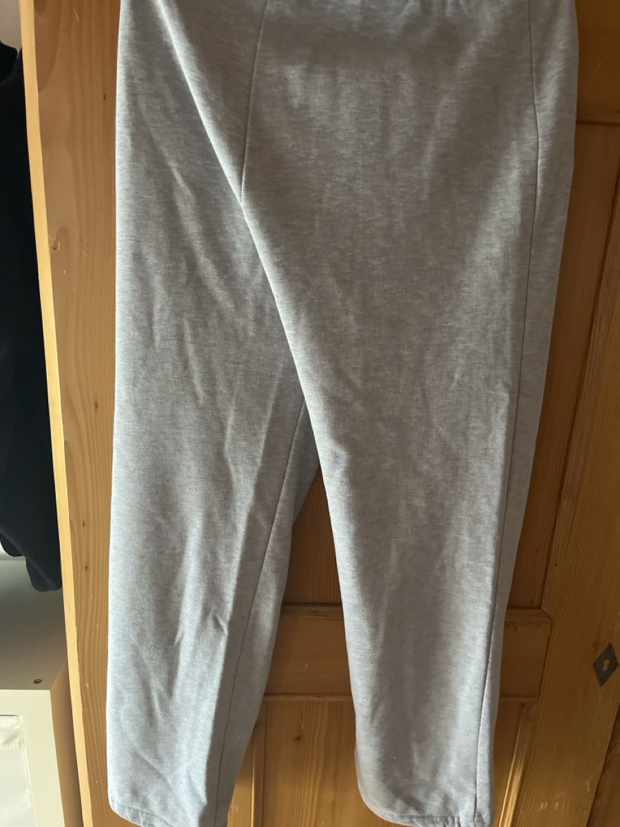 Pantalons: Urban Classics Trainerhosen – D'occasion à Arlesheim par lib_9plq 1