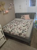 Bett grün 180x200 cm guter Zustand mit Matratze